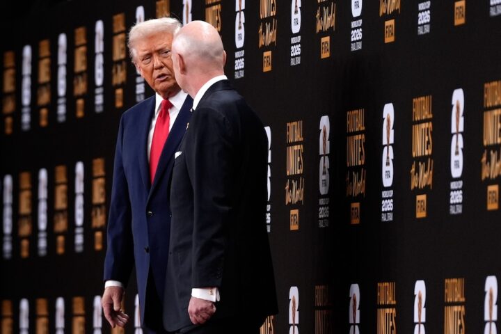 Infantino e Trump: le manovre controversi del presidente FIFA per compiacere il leader statunitense