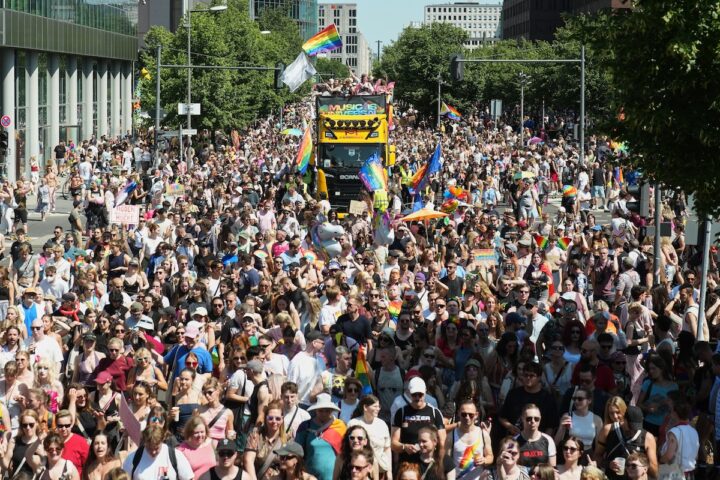 Investimento di un’auto sulla folla al Pride di Berlino: un morto e 14 feriti