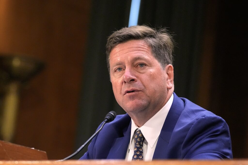 Jay Clayton nominato nuovo direttore della National Intelligence negli Stati Uniti