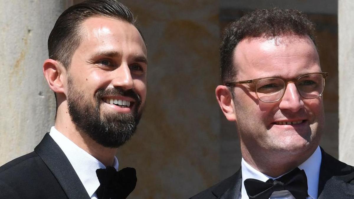 Jens Spahn lascia la Cdu dopo polemiche sulla maternità surrogata negli Stati Uniti