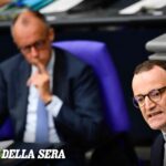 Jens Spahn si dimette dalla CDU dopo polemiche sulla maternità surrogata in Germania