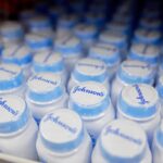 Johnson & Johnson accetta di pagare 5,5 miliardi di dollari per risolvere cause legali sul talco cancerogeno
