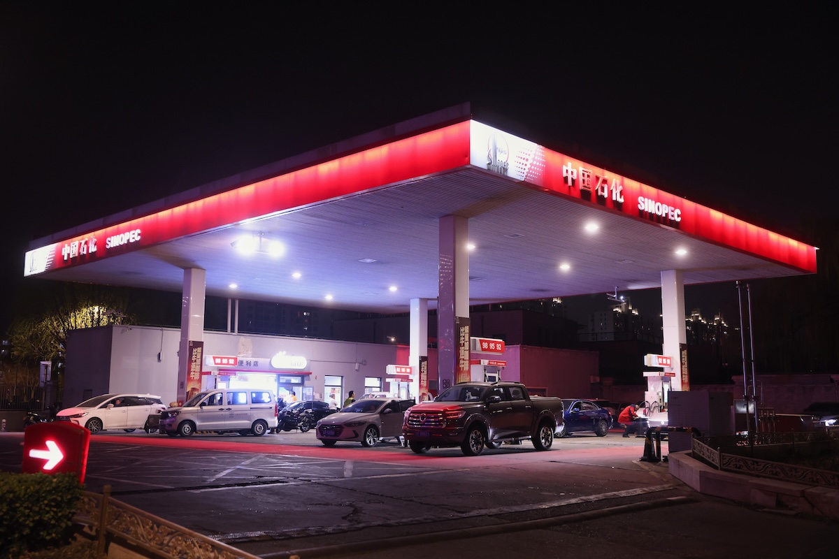 La Cina riduce drasticamente le importazioni di petrolio, contenendo l'aumento dei prezzi globali