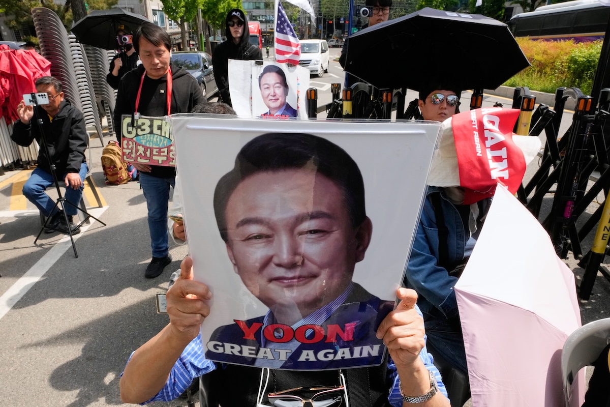 La Corte Suprema sudcoreana conferma sette anni di carcere per l'ex presidente Yoon Suk-yeol