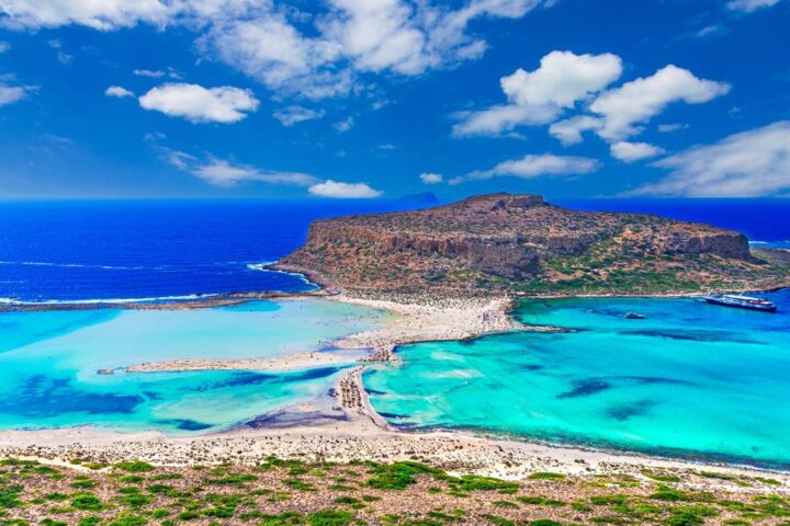 La Grecia tutela 251 spiagge dalla pressione turistica, vietati lettini e bar