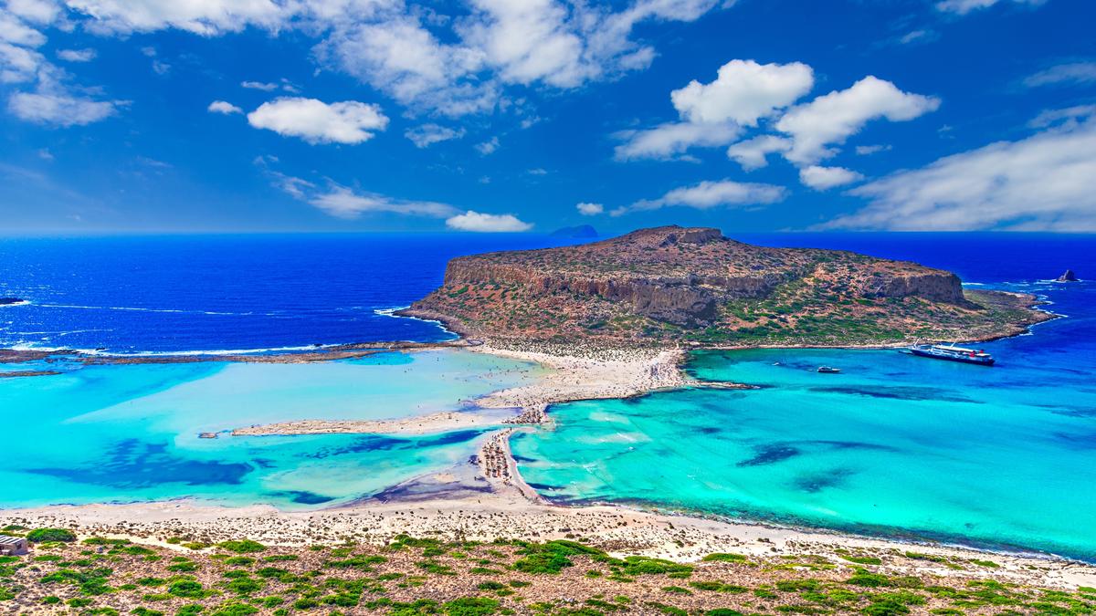 La Grecia tutela 251 spiagge dalla pressione turistica, vietati lettini e bar