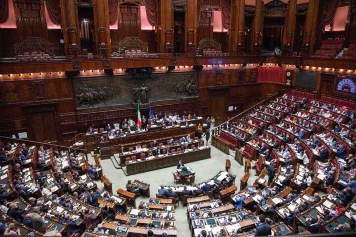 La maggioranza si divide ancora sulle preferenze: approvata proposta di Futuro Nazionale ma bocciata in Aula