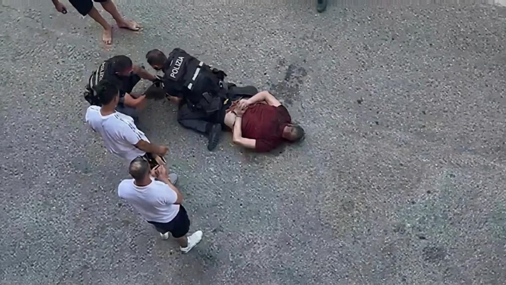 La morte di Abderrahim Fakir durante un arresto a Bologna solleva interrogativi sulla condotta della polizia
