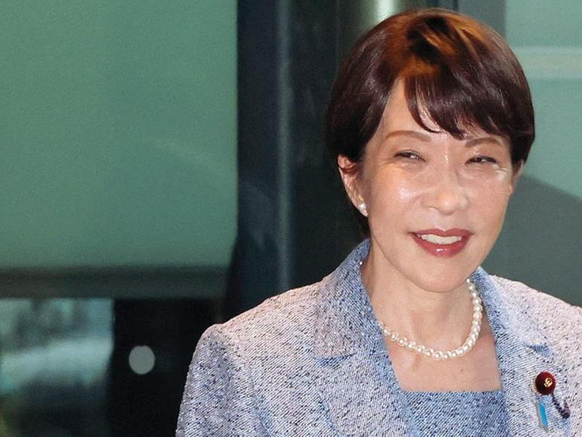 La premier giapponese Sanae Takaichi sotto attacco dopo dichiarazioni sul sonno e crollo nei sondaggi