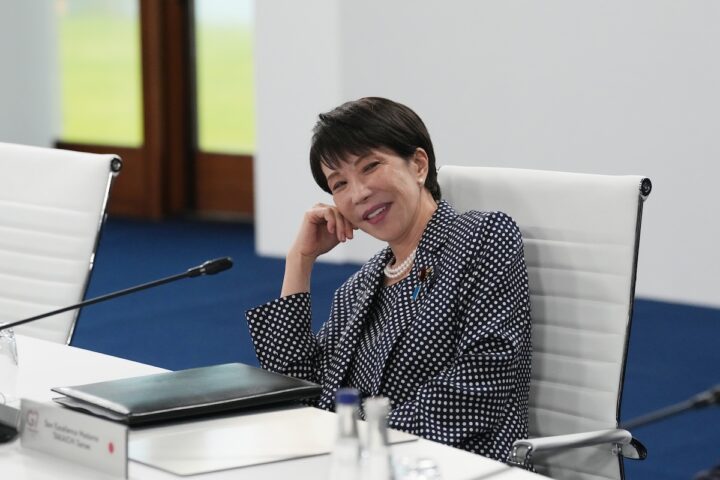 La prima ministra giapponese Takaichi difende le sue abitudini lavorative e le critiche ricevute