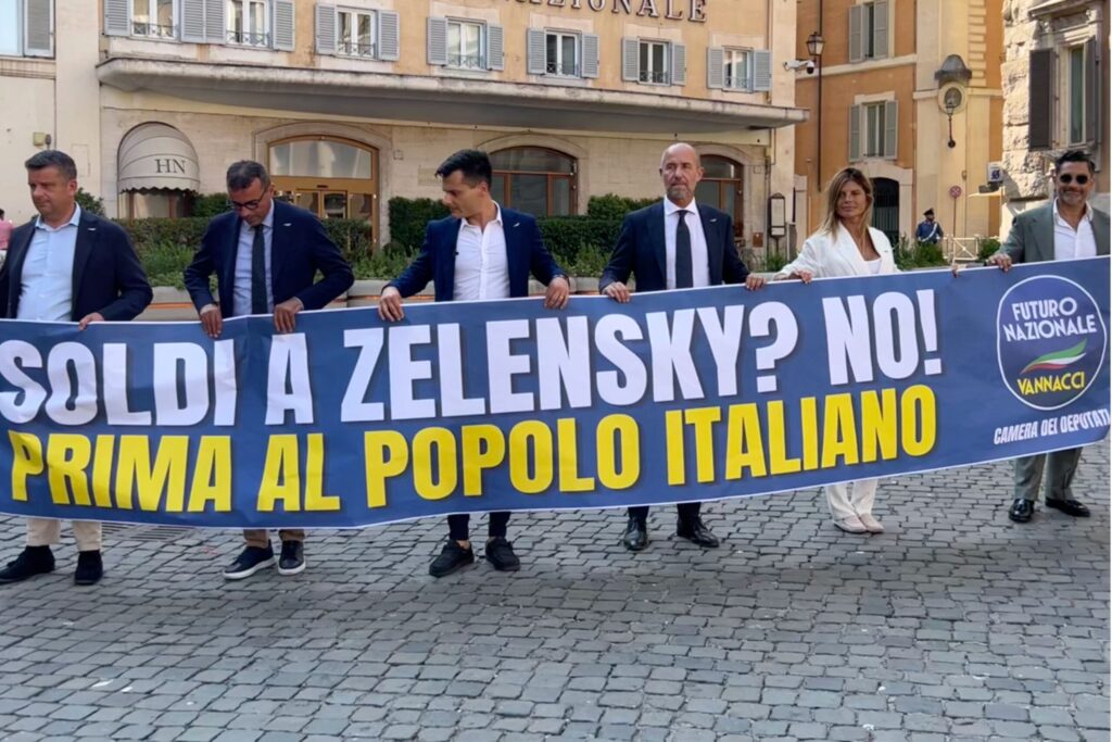 La protesta di Futuro Nazionale contro i fondi Safe e l'invio di armi all'Ucraina