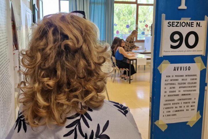La sinistra in Italia e la sfida dell'identità: un sondaggio rivela il cambiamento nelle preferenze di voto