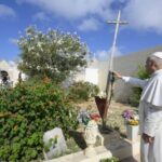 La visita di Leone XIV a Lampedusa per ricordare le vittime delle migrazioni