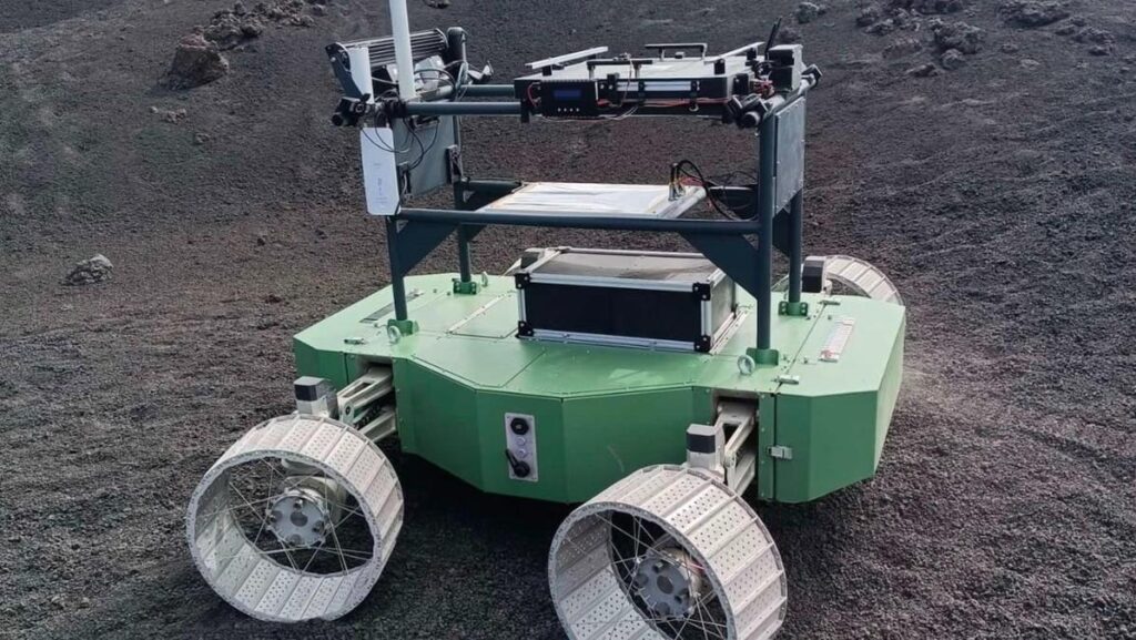 L'Agenzia spaziale italiana testa il rover ETNA sull'Etna per future missioni lunari