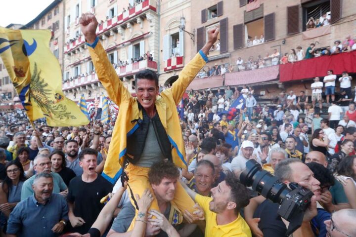 L'Aquila trionfa al Palio di Siena dopo 34 anni, Tittia porta la contrada alla vittoria