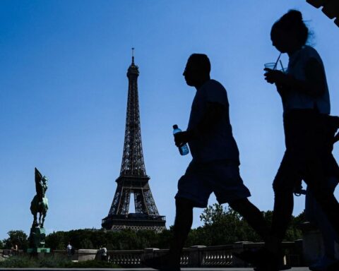 Le iniziative climatiche a Parigi, Singapore e Freetown per affrontare il caldo estremo
