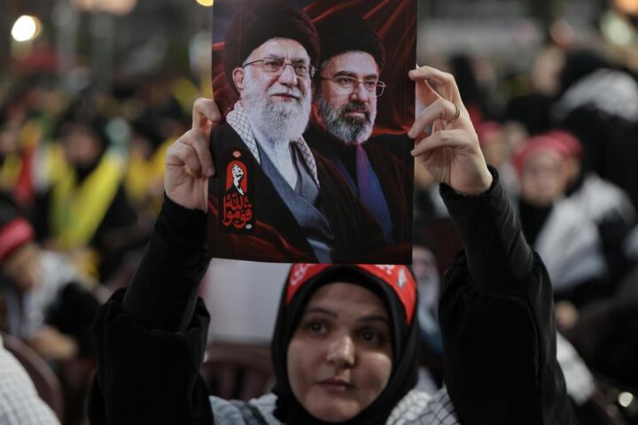 L'Italia si unisce in difesa della premier Meloni di fronte alle minacce iraniane