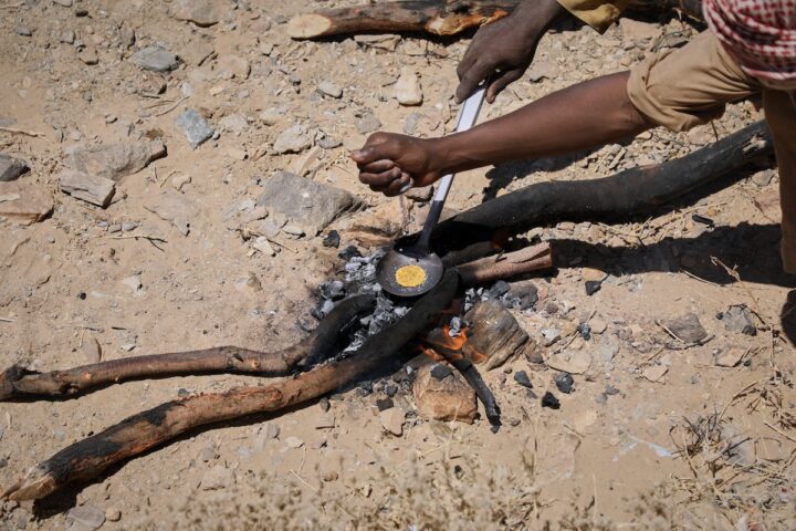 L'Unione Europea vieta l'importazione di oro dal Sudan per contrastare il finanziamento della guerra civile