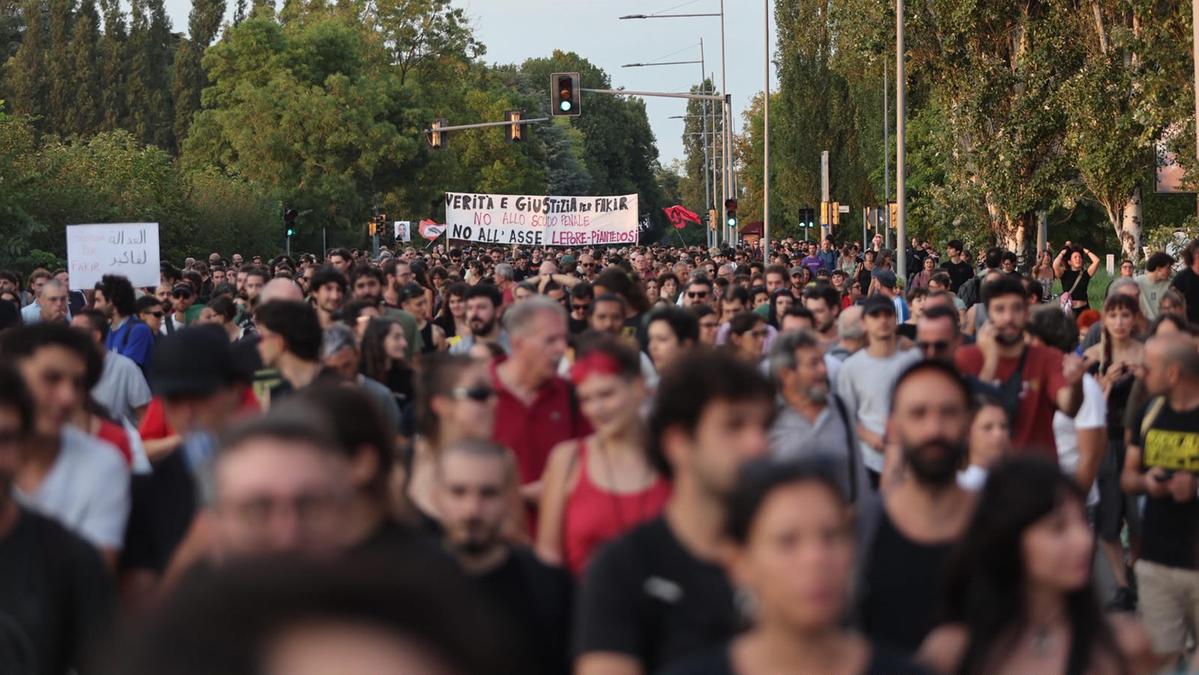 Marcia pacifica a Bologna: oltre duemila persone chiedono giustizia per Fakir