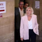 Marine Le Pen condannata a Parigi: potrà candidarsi ma con braccialetto elettronico