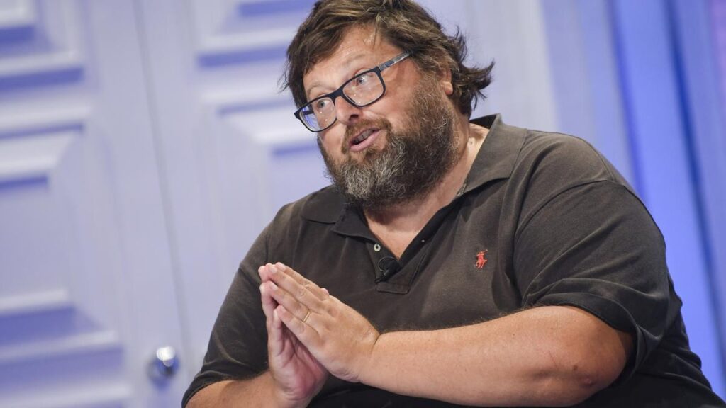 Mario Adinolfi agli arresti domiciliari per truffa e evasione fiscale legata a scommesse collettive