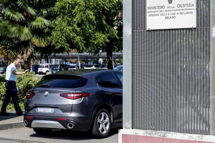 Mario Roggero racconta la sua prima notte in cella dopo la condanna, visita di Salvini a Bollate