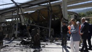 Meloni denuncia "scena di guerra" dopo violenze No Tav a Chiomonte