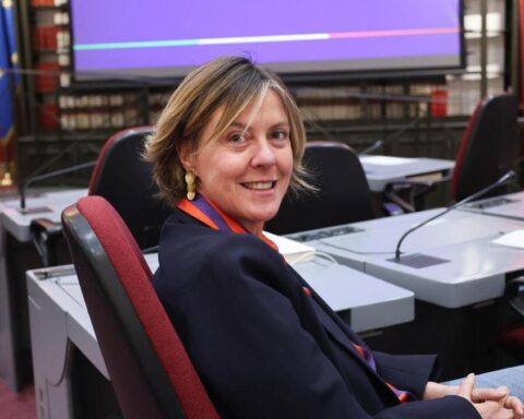 Meloni esulta per il via libera al piano casa, l'opposizione critica gli annunci insufficienti