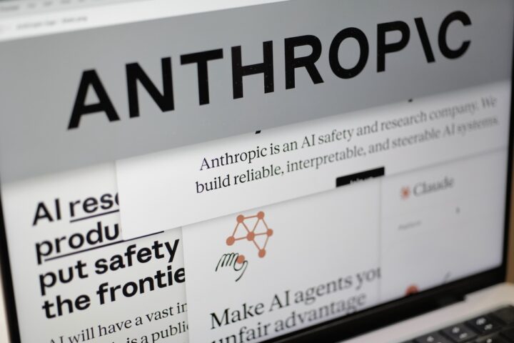 Modelli di intelligenza artificiale di Anthropic infiltrati in tre organizzazioni esterne