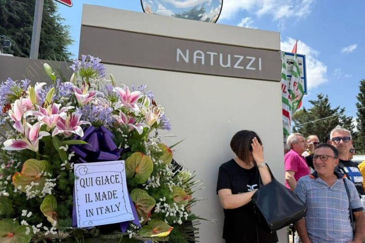 Natuzzi chiude gli stabilimenti di Santeramo e Altamura, protestano i lavoratori