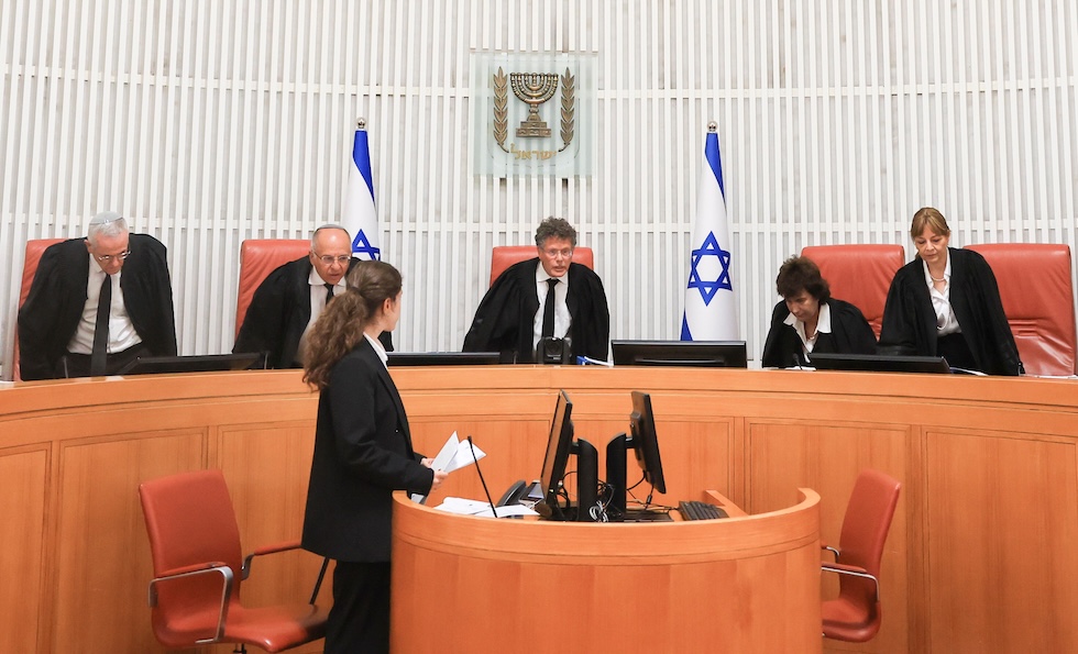 Netanyahu annuncia una decisione controversa contro la Corte Suprema, rischiando una crisi istituzionale