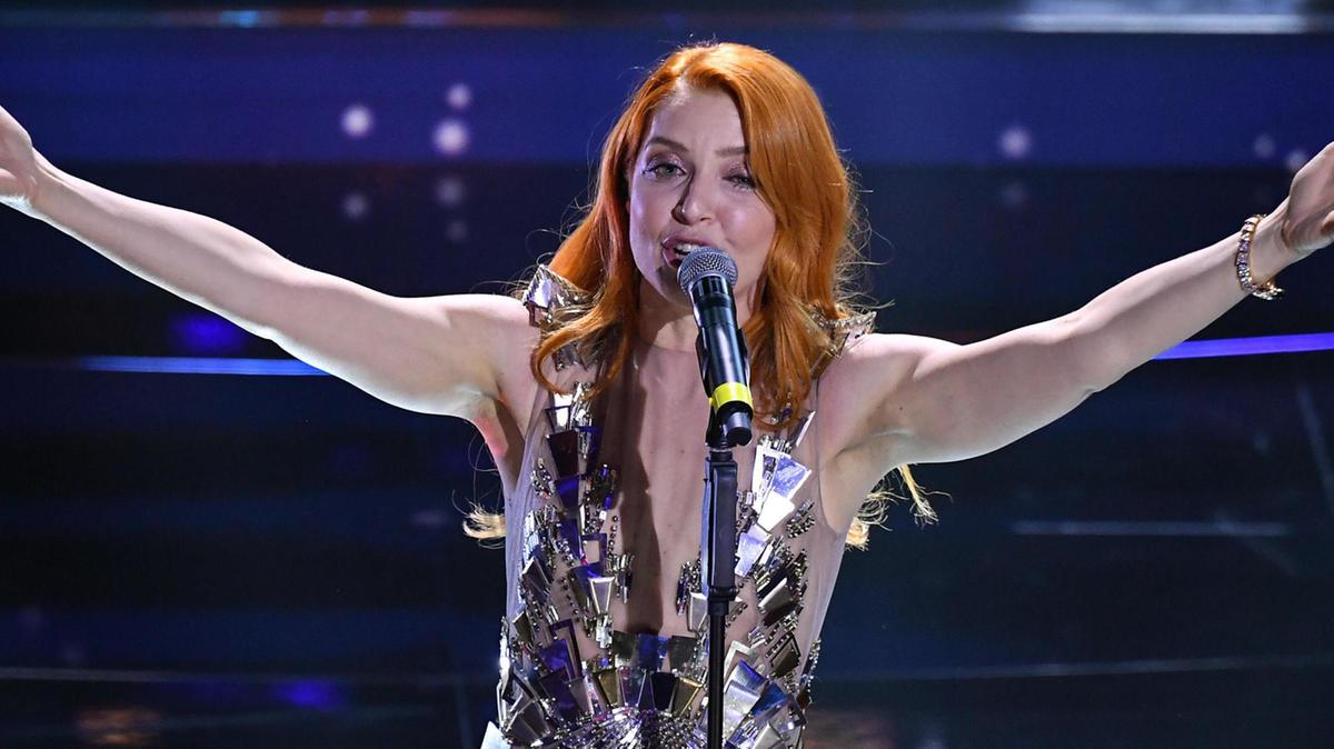 Noemi in ospedale dopo una caduta dal palco a San Salvo Marina