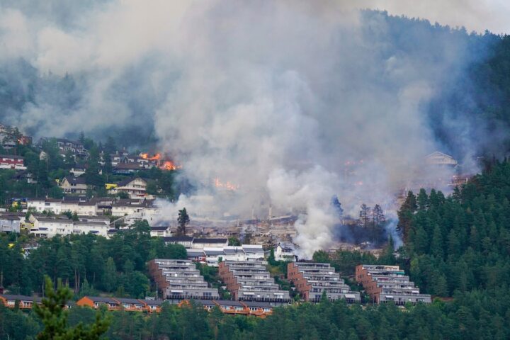 Oltre 400 evacuati a Drammen per il più grande incendio della storia recente della Norvegia