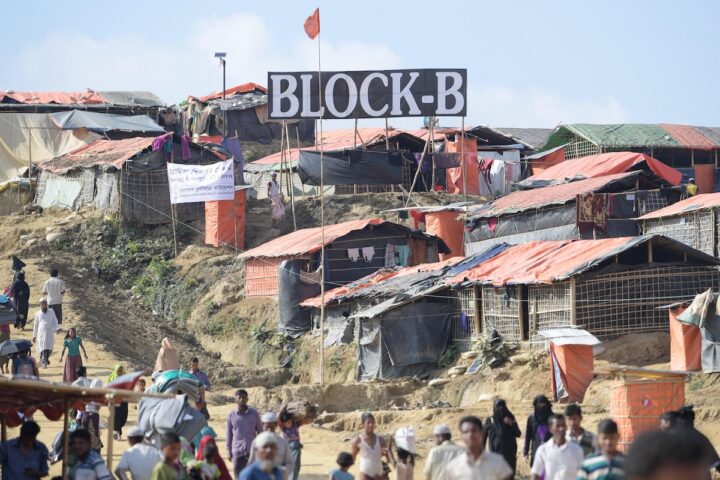 Oltre 500 persone disperse al largo del Myanmar, temuti morti tra i rohingya