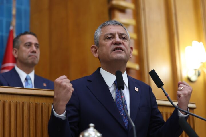Özgür Özel, ex leader del CHP, lascia il partito per fondare una nuova formazione politica in Turchia