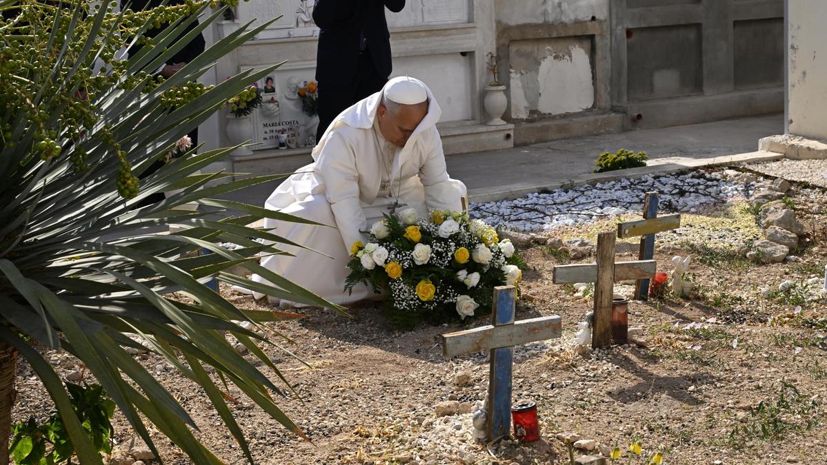 Papa Leone XIV a Lampedusa: messaggio di accoglienza e dignità umana trasmesso dalla Porta d'Europa
