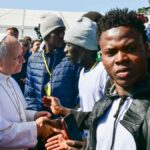 Papa Leone XIV: "Gli Stati Uniti sono plasmati dai migranti", messaggio contro la remigrazione da Lampedusa