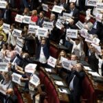 Passa lo Stabilicum, ma tensioni e dissidi minacciano la coalizione di governo