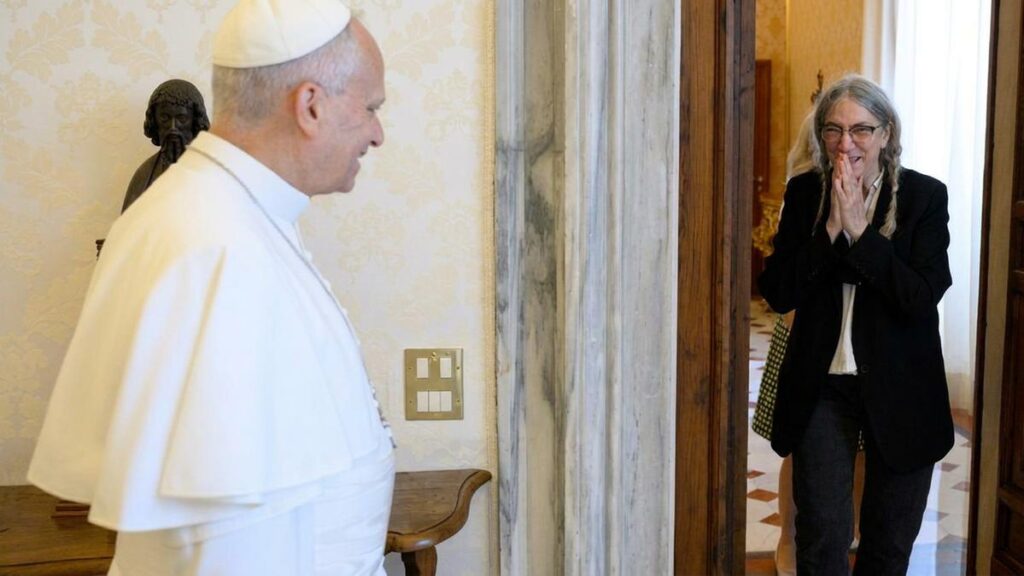 Patti Smith incontra Papa Leone XIV: un'icona del rock in Vaticano per un messaggio di speranza