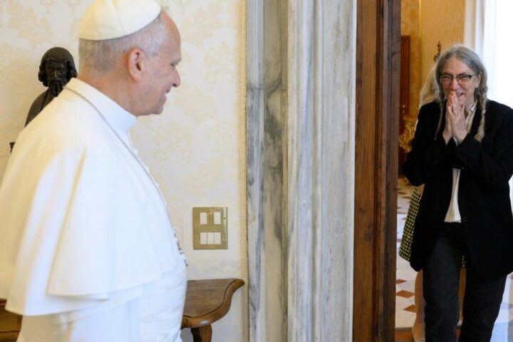Patti Smith incontra Papa Leone XIV: un'icona del rock in Vaticano per un messaggio di speranza