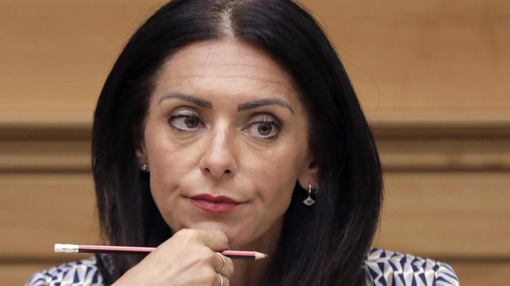 Proposta di legge contro propaganda filorussa presentata mentre Mosca espelle ufficiale italiano