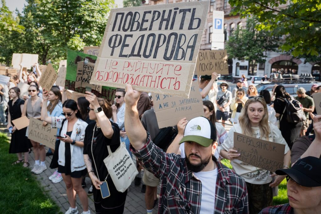 Proteste in Ucraina per la rimozione del ministro della Difesa Mychajlo Fedorov