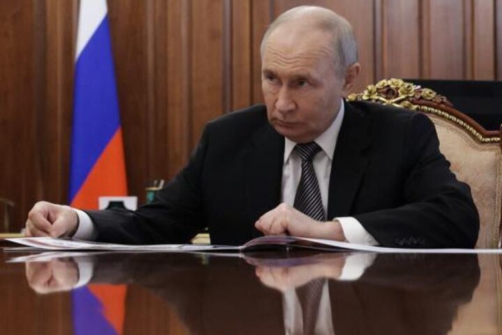 Putin afferma di avere accerchiato soldati ucraini sul fiume Stary Oskol, ma il fiume non esiste