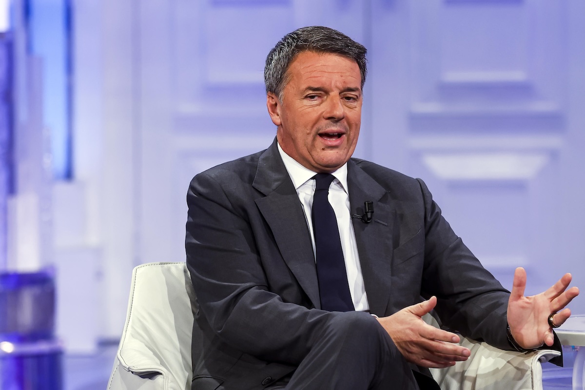 Renzi: «Il centrosinistra deve opporsi al piano di Meloni per il Quirinale e Vannacci a Chigi»