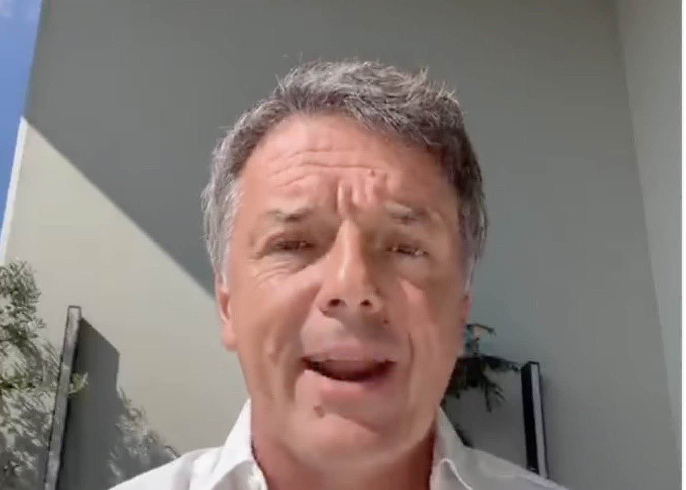 Renzi sfida Vannacci a maratona intera mentre il leader di Futuro Nazionale propone la mezza maratona