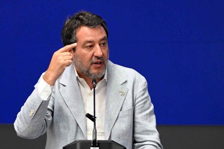 Salvini a Bologna visita gli agenti feriti e critica il sindaco Lepore per la sua richiesta di verità
