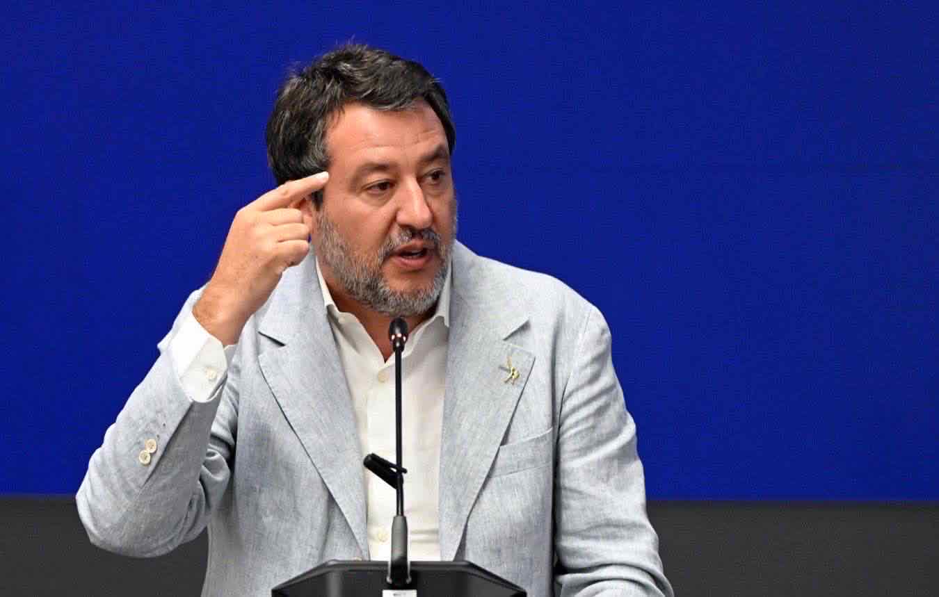 Salvini a Bologna visita gli agenti feriti e critica il sindaco Lepore per la sua richiesta di verità