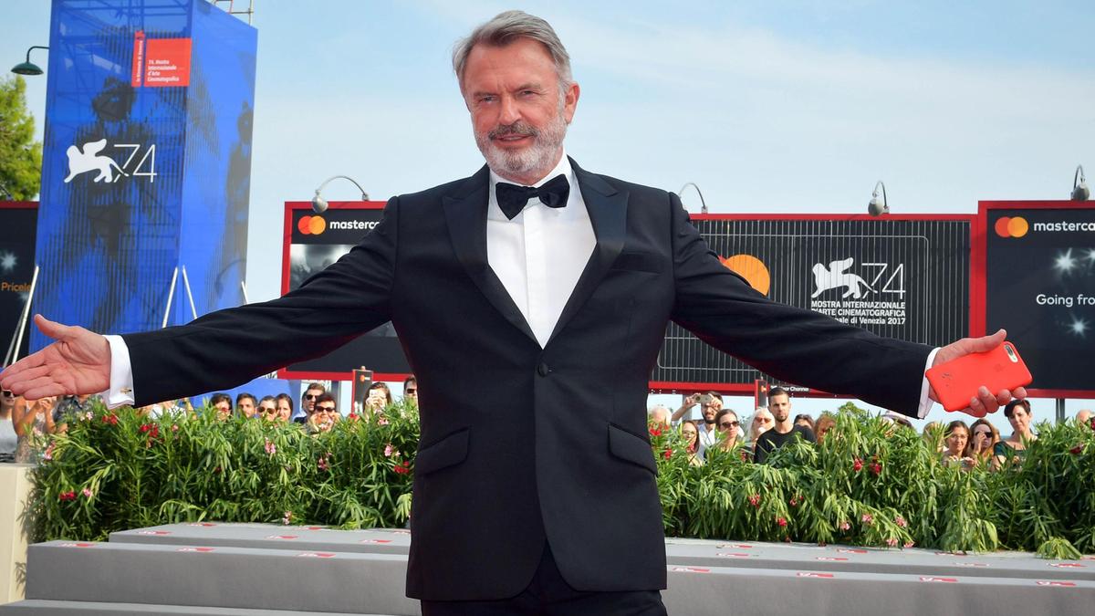 Sam Neill, morto a 78 anni dopo la battaglia contro il cancro e una terapia da 540mila dollari