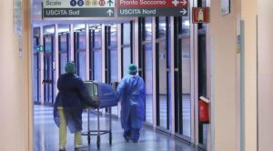 Sanità: firmato nuovo contratto, infermieri guadagnano 240 euro in più al mese