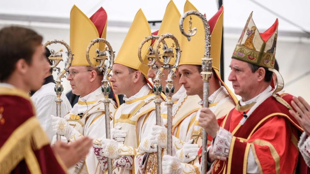 Scisma lefebvriano: quattro vescovi ordinati senza mandato pontificio in Svizzera